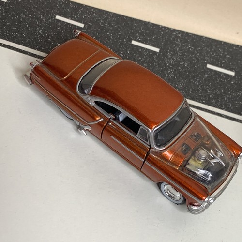 M2 Machines Auto Thentics 1953 Oldsmobile 98 2-Door Red-Orange Metallic 1:64 NM - Picture 14 of 15