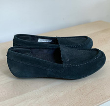 Vionic McKenzie Moccasin Slippers Size 7.5 EU 38.5 Black Suede Lined Faux Fur