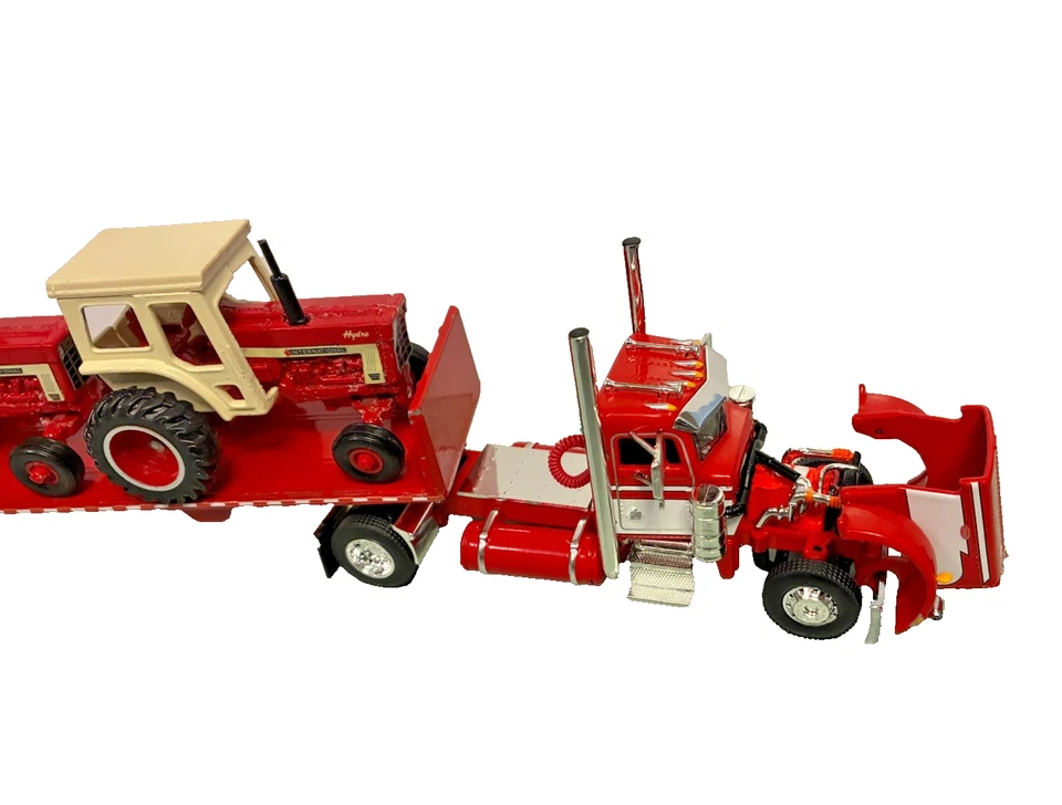 DCP Peterbilt - Flatbed W/ 3 IHC Farmall 966 - 1066 - 1466 Tractors - Farm 1/64 - Image 2 of 4