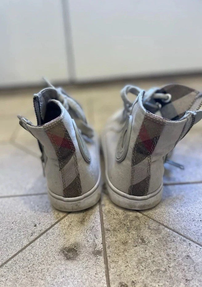 Zapatilla Burberry London Niños Talla 1.5 Foto 3 de 4