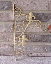 Vintage Cast Iron Wall Plant Hanger Fleur de lis Design 7 3/4" Deep Ornate