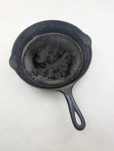 Vintage Griswold Cast Iron No. 8 Small Block Logo Skillet 10.5” Erie, PA