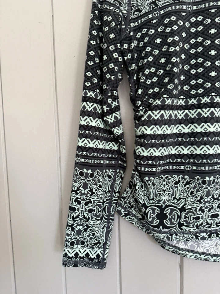 Top Title Nine M mediano verde menta gris manga larga laterales acanalados estampado Foto 2 de 4