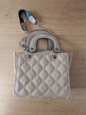 Kleine Damenhandtasche In Taube Aus Kunstlackleder Damenhandtasche