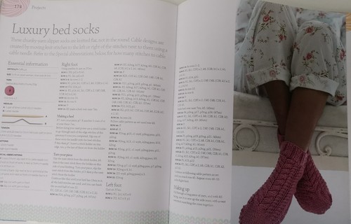 DK BIG BOOK OF KNITTING - 100 Gorgeous Projects - Picture 8 of 18