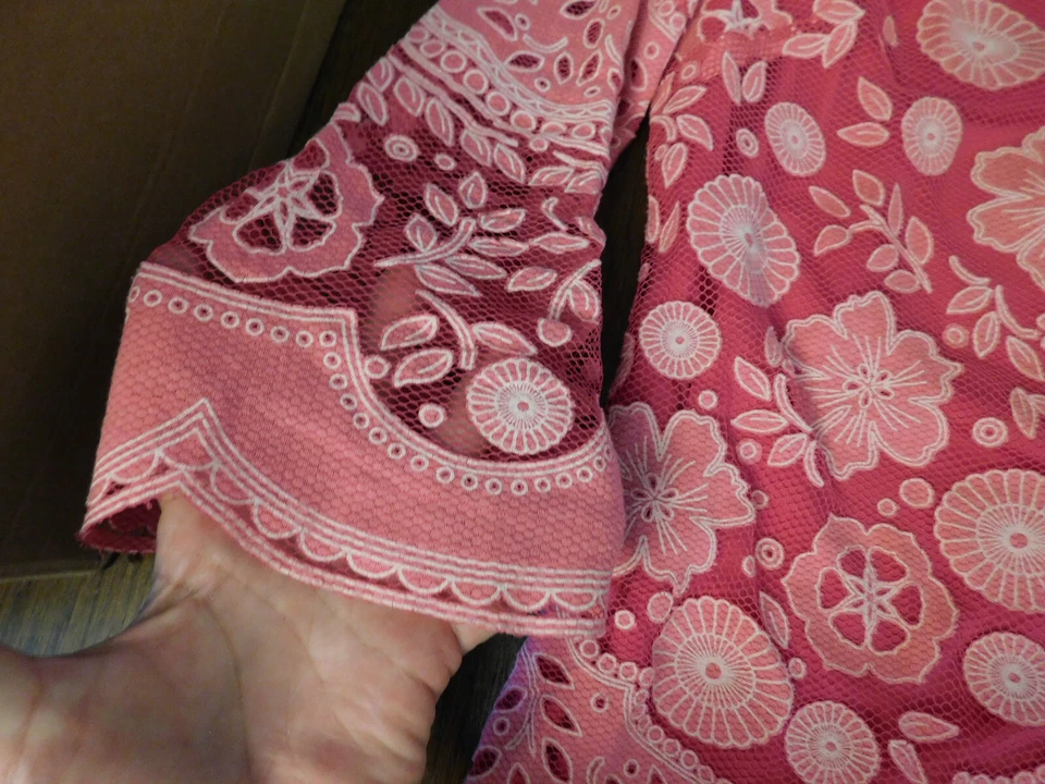 Vestido Isaac Mizrahi LIVE Brillante CALIENTE Rosa Floral ENCAJE Forrado Ojales Mangas 3/4 S Foto 4 de 4