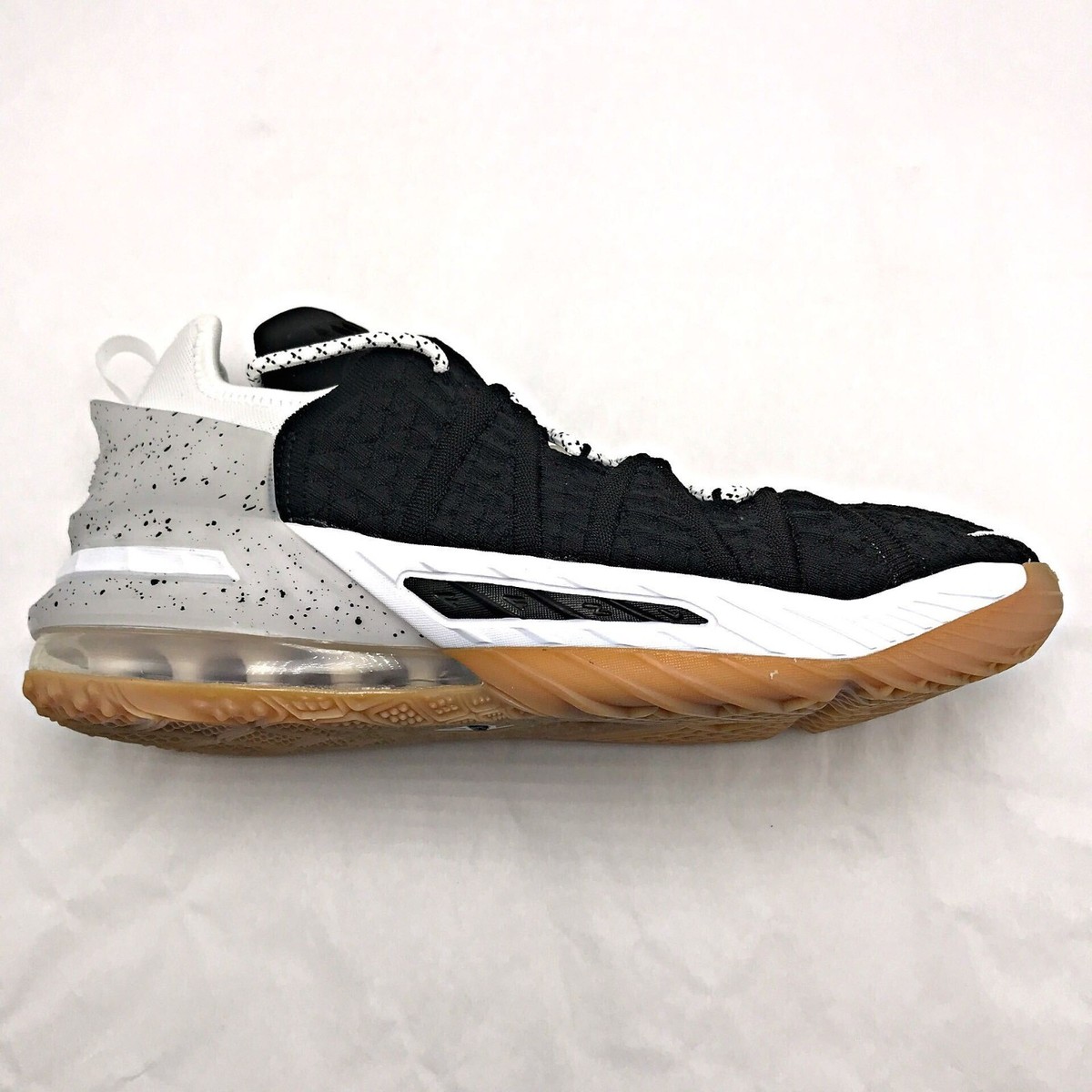 レア！Nike LeBron 18ブラック/ホワイト25センチ レア！Nike LeBron 18ブラック/ホワイト25センチ