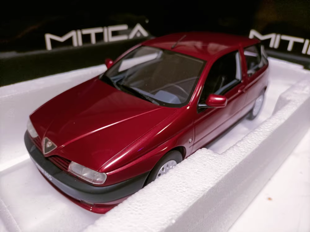 Miniature Alfa Romeo 145 échelle 1:43 - État Comme Neuve