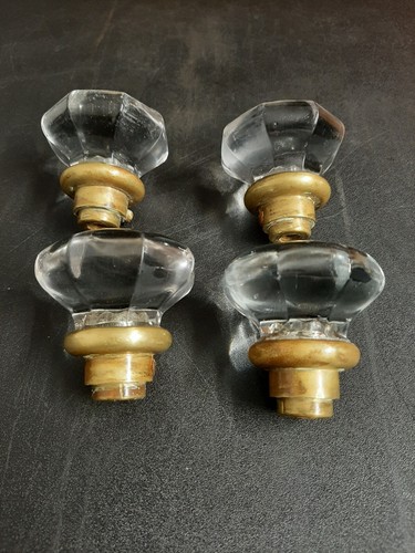 2 pairs Antique 8 point glass & brass doorknobs "4 total knobs" - Picture 4 of 6