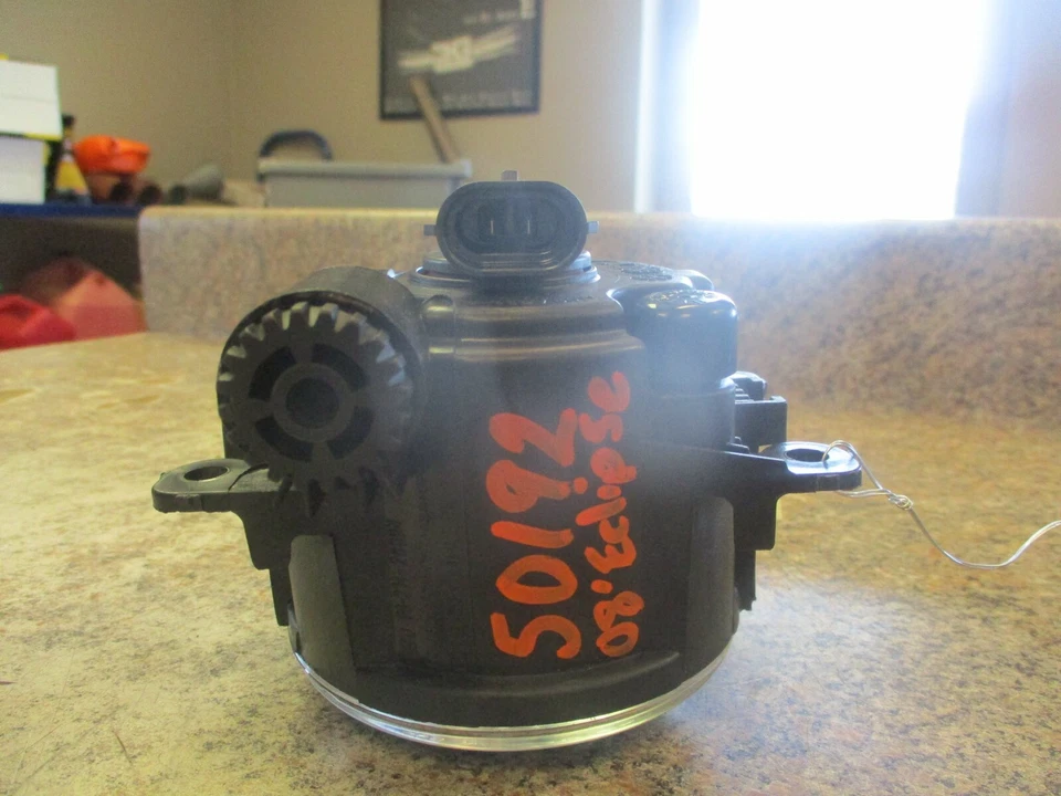 06-08 2006-2008 MITSUBISHI ECLIPSE DELANTERO IZQUIERDO LADO CONDUCTOR ANTINIEBLA DEPÓSITO *NUEVO* Foto 4 de 4