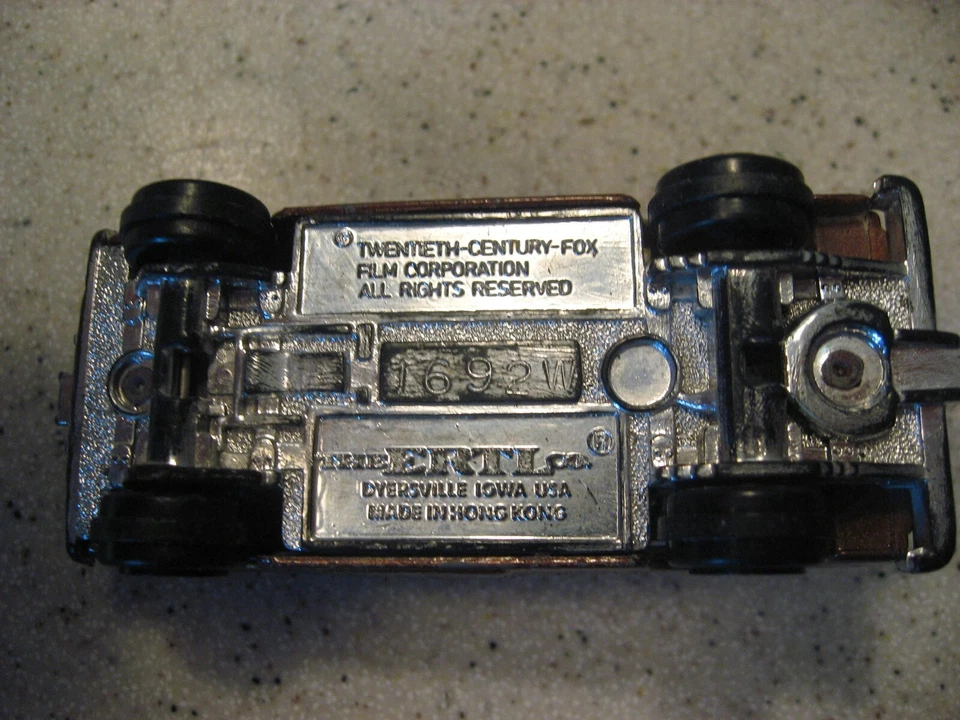 Antiga caminhonete ERTL Fall Guy Colt 1982 marrom fundido com tampo 1692W - Imagem 4 de 4