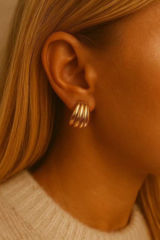 Boucles d'oreilles dorées en acier plissé chic, cadeau idéal femme