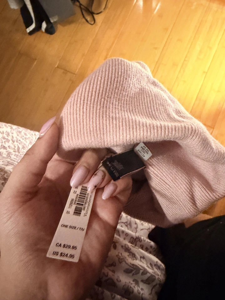 Victoria's Secret 时尚秀 2024 粉色无檐帽针织帽  — 第 4/4 张图片