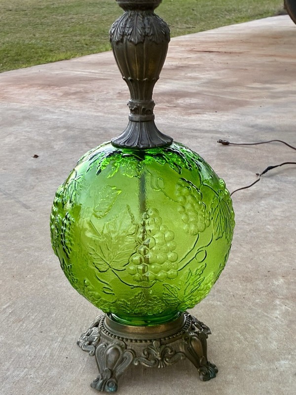 VINTAGE MIDCENTURY GRAPE PATTERN GREEN GLASS HURRICANE LAMP