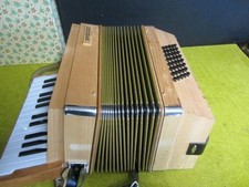 Hohner Akkordeon 26 Melodietasten 40 Bass in gutem Zustand Mit Koffer