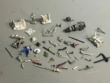 A32593 UNKNOWN MINIATURES METAL BITS LOT SWORD HEAD THRONE WEAPON CAPTAIN