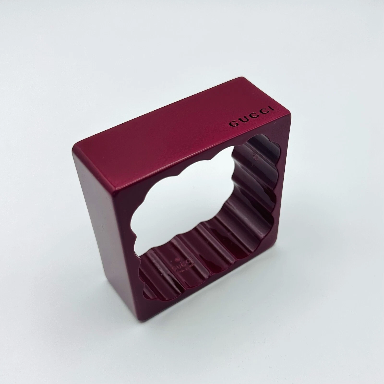 Neuf Gucci Bourgogne bracelet carré en résine avec logo M (17) 600558 6009