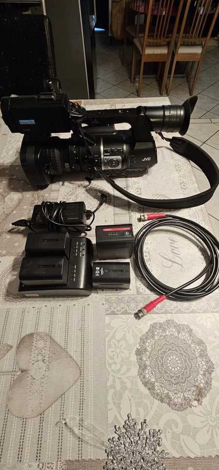 JVC GY HM600 - Photo 3/4