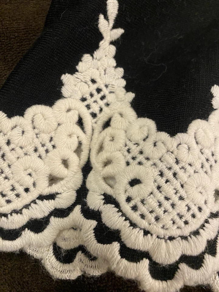 Suéter Oscar de la Renta Negro Con Bordado Blanco Talla XL Foto 4 de 4