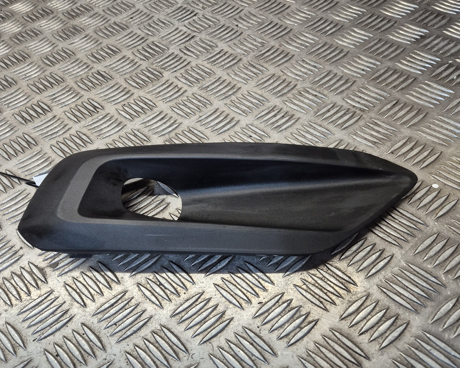 Volvo Xc40 R-design T4 2018-2021 Fog Light Trim Front Right Side 31449344