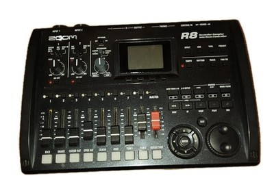 Zoom R8 8-Spur Recorder Sampler Drum Machine, 2 GB SD-Karte mit Drum Samples