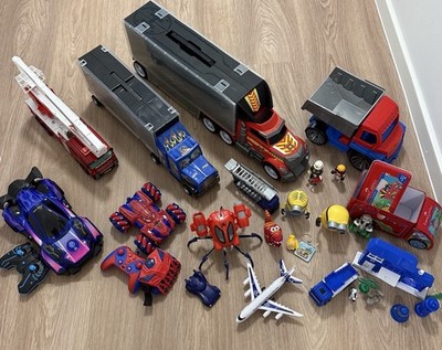 Großes Spielzeug-Paket mit Fahrzeugen, Flugzeug, Figuren & Spielzeug