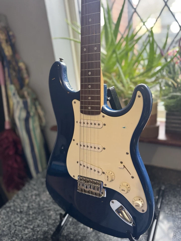 Fender Squier Stratocaster Electric Guitar, photo 3 of 5