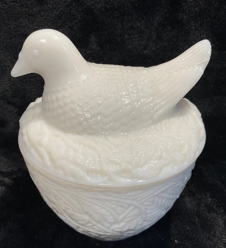 Vintage 1970's Avon White Milk Glass Bird On Nest Lidded Trinket Dish MINT