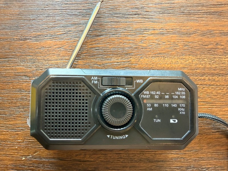 Black Emergency Radio Weather Band, Solar Power, Hand Crank Model 366WB NEW
