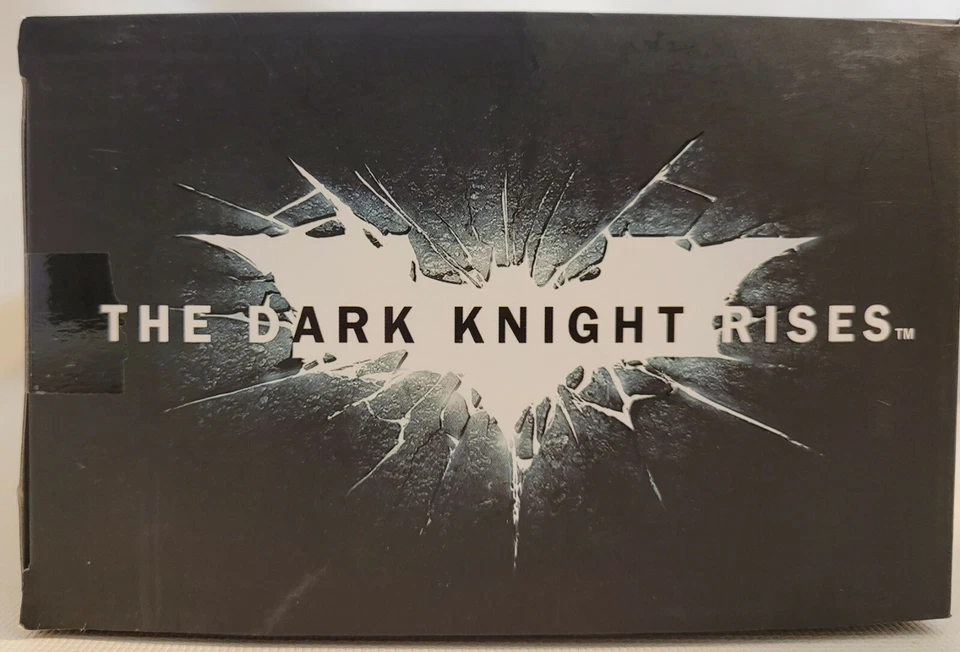 Batman The Dark Knight Rises Batimóvil Escala 2" y Batman 2012 DC Mez-itz Foto 4 de 4