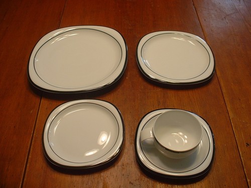 Rosenthal Porcelain 5 Piece Lanka Suomi Platinum Band Dinner Set - Picture 2 of 4