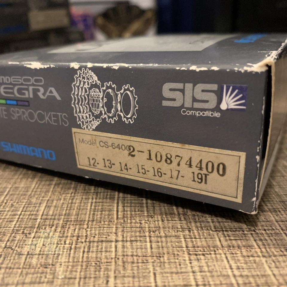 Piezas de bicicleta retro NUEVO EN CAJA NOS Shimano 600 Ultegra Cassette CS-6400 7 velocidades 12T-19T Foto 2 de 3