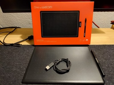 Wacom One Medium Grafiktablett - Schwarz und rot in Farbe