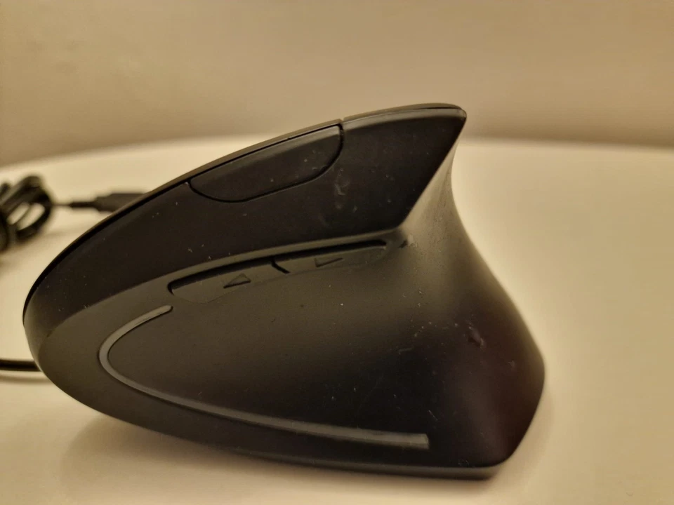 CSL A26068 Vertical Ergonomic Optical USB Mouse - Image 4 of 4