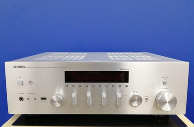Yamaha R-N602 RN602 Stereo Network HiFi Receiver Silver Bundle