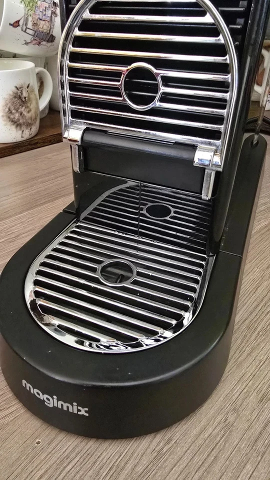 Nespresso Nespresso Capsule Coffee Machine 19 Bar 1260W Red/Black Water Tank, photo 2 of 5