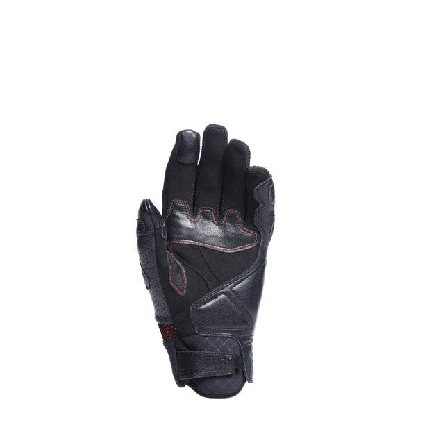 Black Red, photo 4 of 11