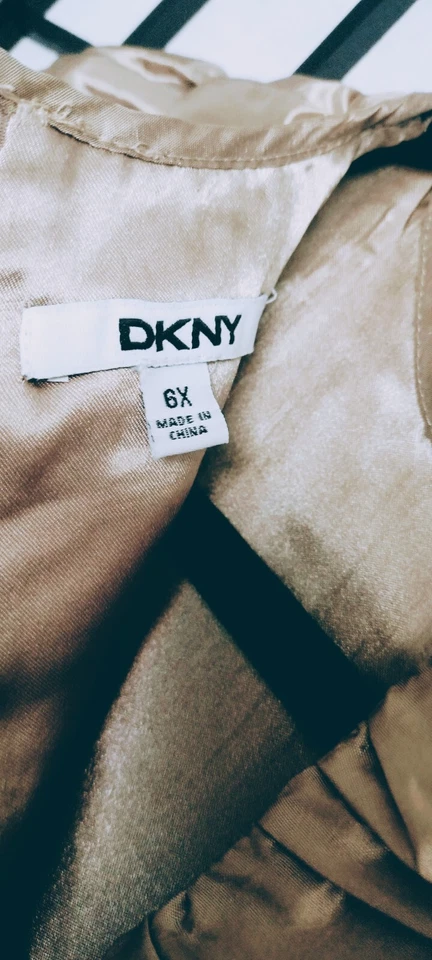Vestido de Navidad formal dorado talla 6x DKNY para niñas. Foto 4 de 4