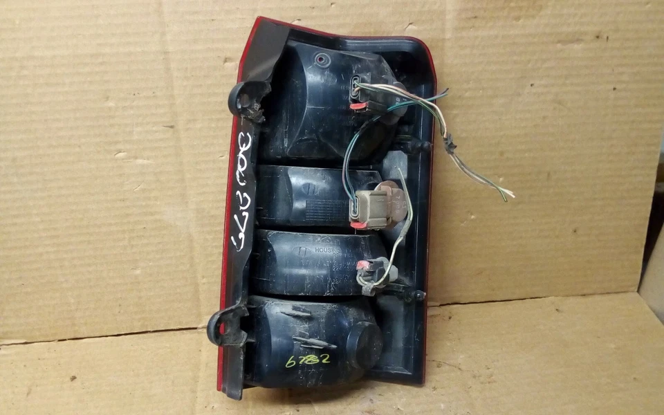 Lámpara de luz trasera lateral del conductor Jeep Patriot 2007  Foto 2 de 2