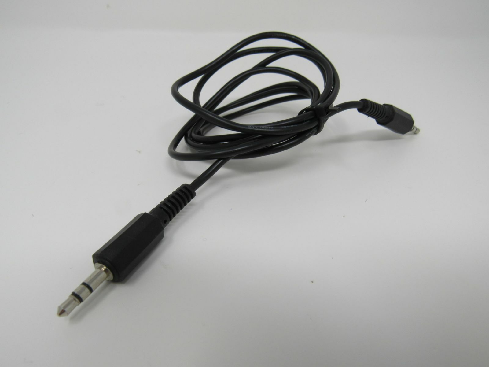 Standard Audio 3.5-mm Jack Connector Cable Length 55 Inches Male