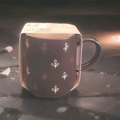 THYME & TABLE STONEWARE 16 OZ. COFFEE MUG/TEA CUP Black Modernist Leaf Design