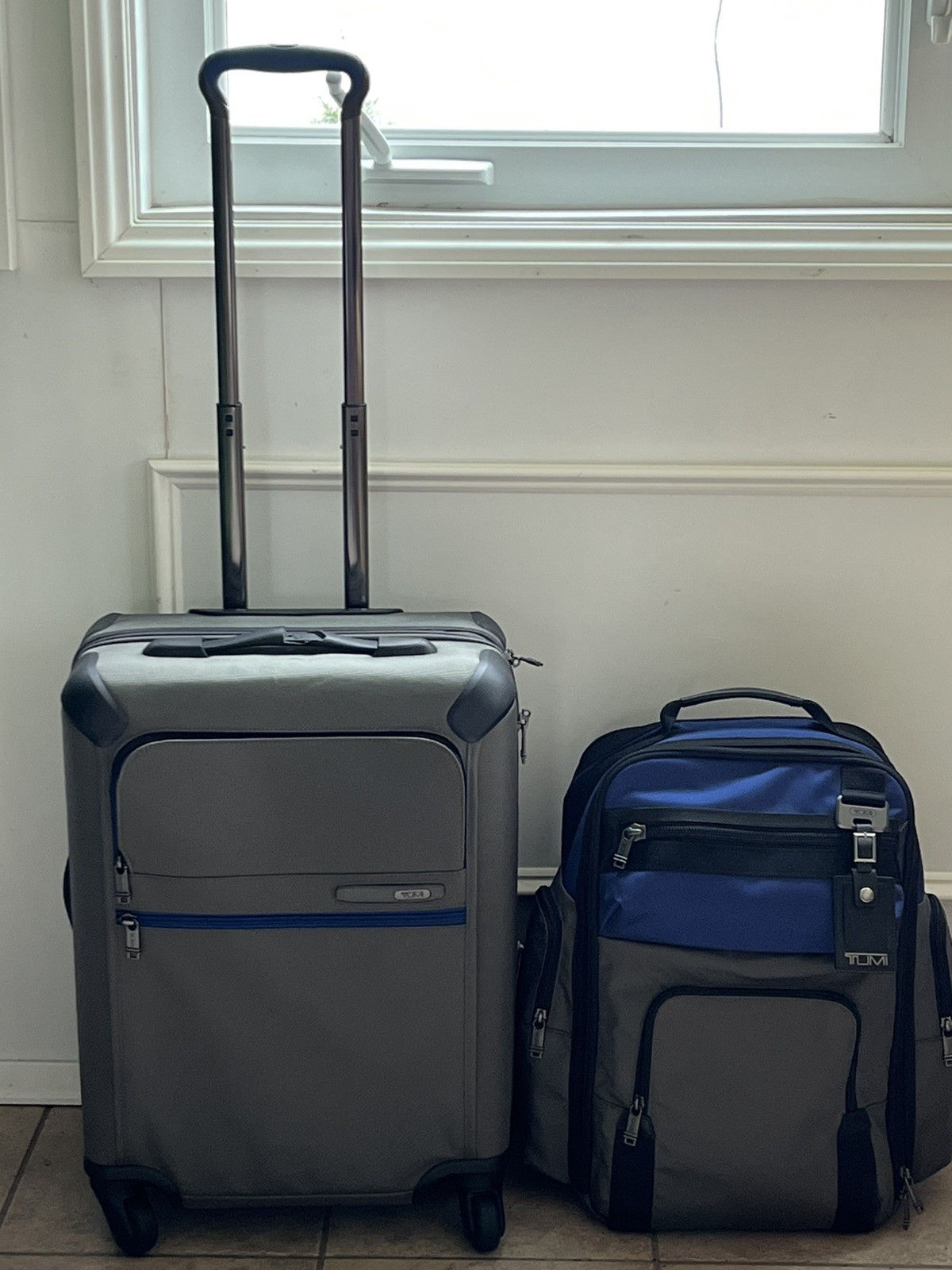 TUMI Alpha 2 Carry On Spinner + Backpack Travel Set Gray Blu