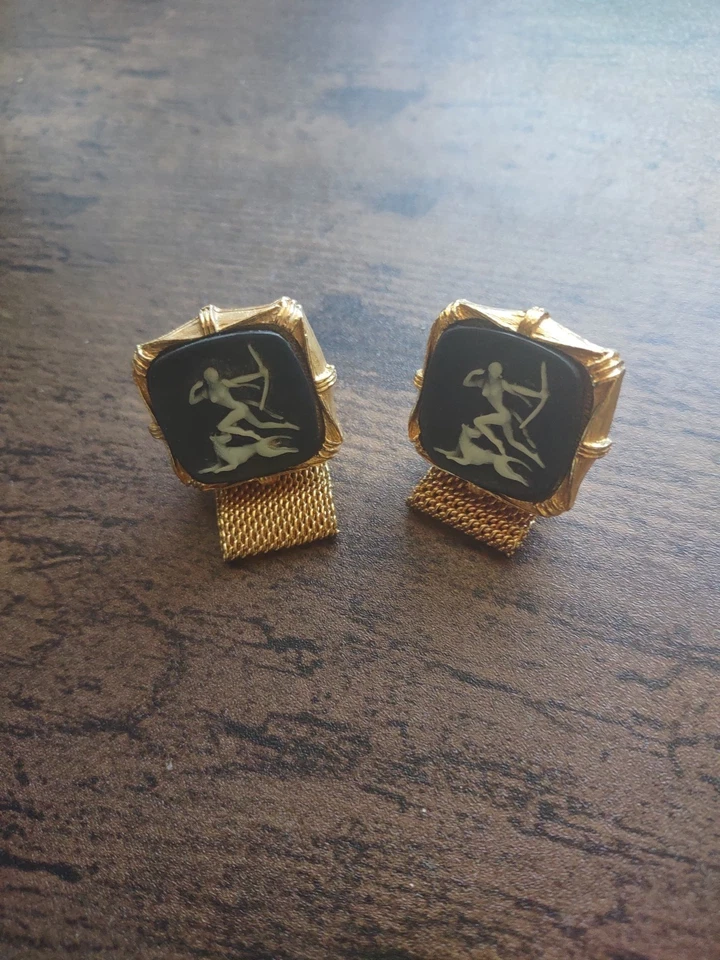 Envoltório de malha vintage em torno de abotoaduras de cavalheiros com design preto/branco - Imagem 2 de 3