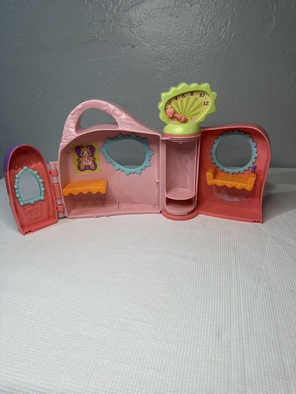 LPS Littlest Pet Shop 2005 GET BETTER CENTER Vet Clinic Play-set 