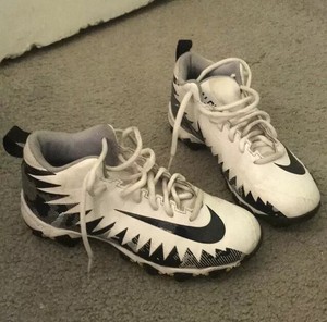 boys white baseball cleats