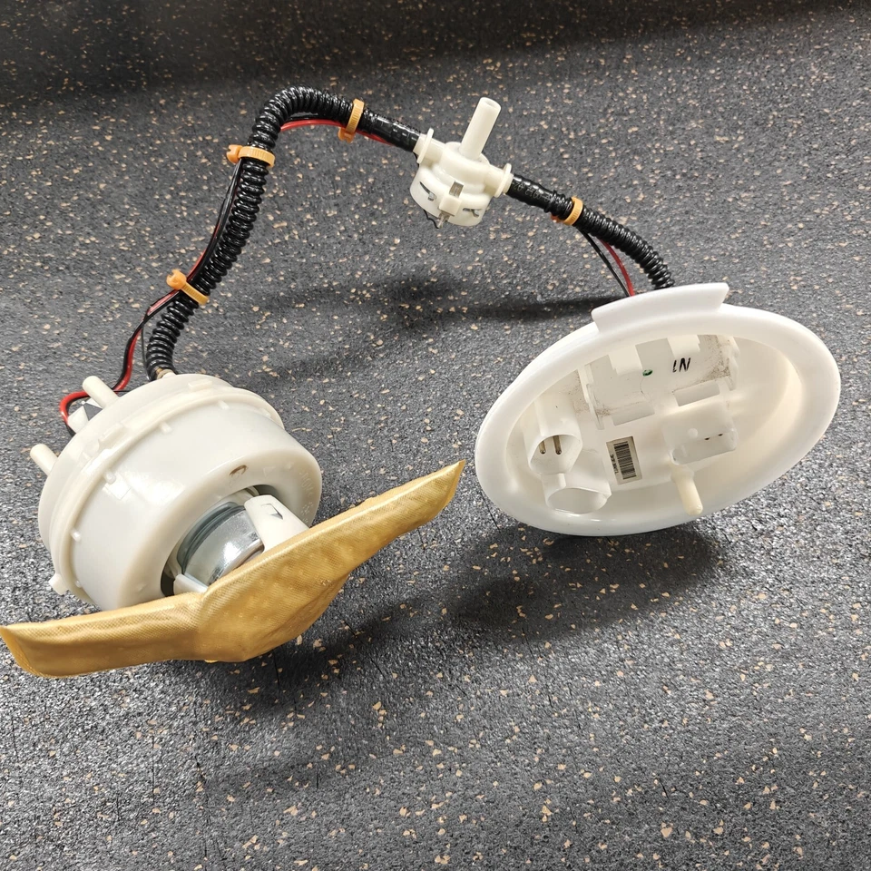 BMW 528i 535i 640i F06 F07 F10 GT 2010-2018 bomba de tanque de combustible original OEM 7341301 Foto 3 de 4