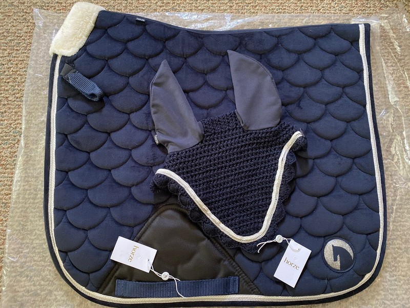 NWT Horze Geneva Dressage Saddle Pad + Bonnet Navy Horse Size
