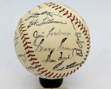 BOSTON RED SOX Team Issued 1966 Ball Facsimile Autographs Conigliaro Yaz Mt BOSTON RED SOX Team Issued 1966 Ball Facsimile Autographs Conigliaro Yaz Mt