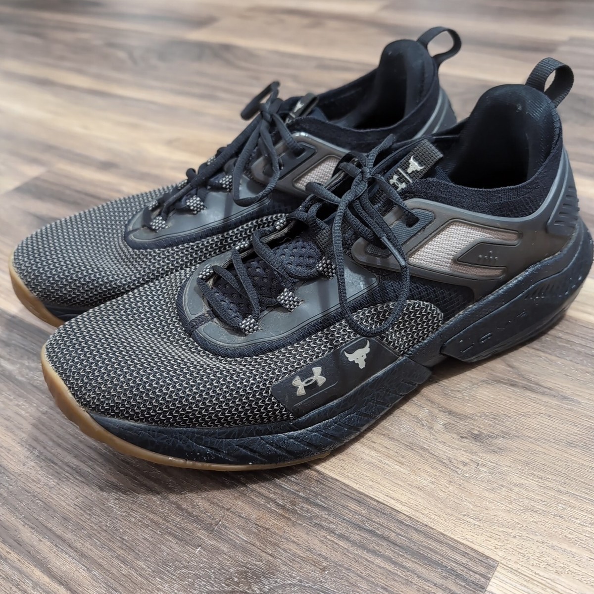 シューズ UA Project Rock 5  Gym UNDER ARMOUR PROJECT ROCK 5 GYM IRON PARADISE TRAINING SHOES