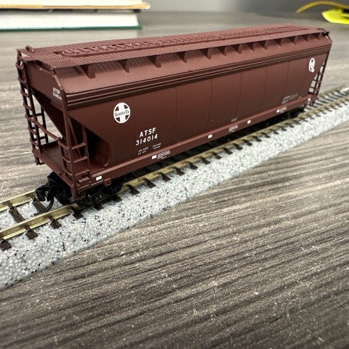 Tolva de 3 bahías Intermountain escala N 67055-09 ACF 4650 ATSF #314014 NUEVA EN CAJA | Condition: New